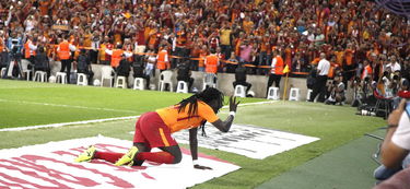 乐鱼体育在线官网-世界室内五人制足球赛中国队晋级八强，世界室内足球五人制比赛历届冠军