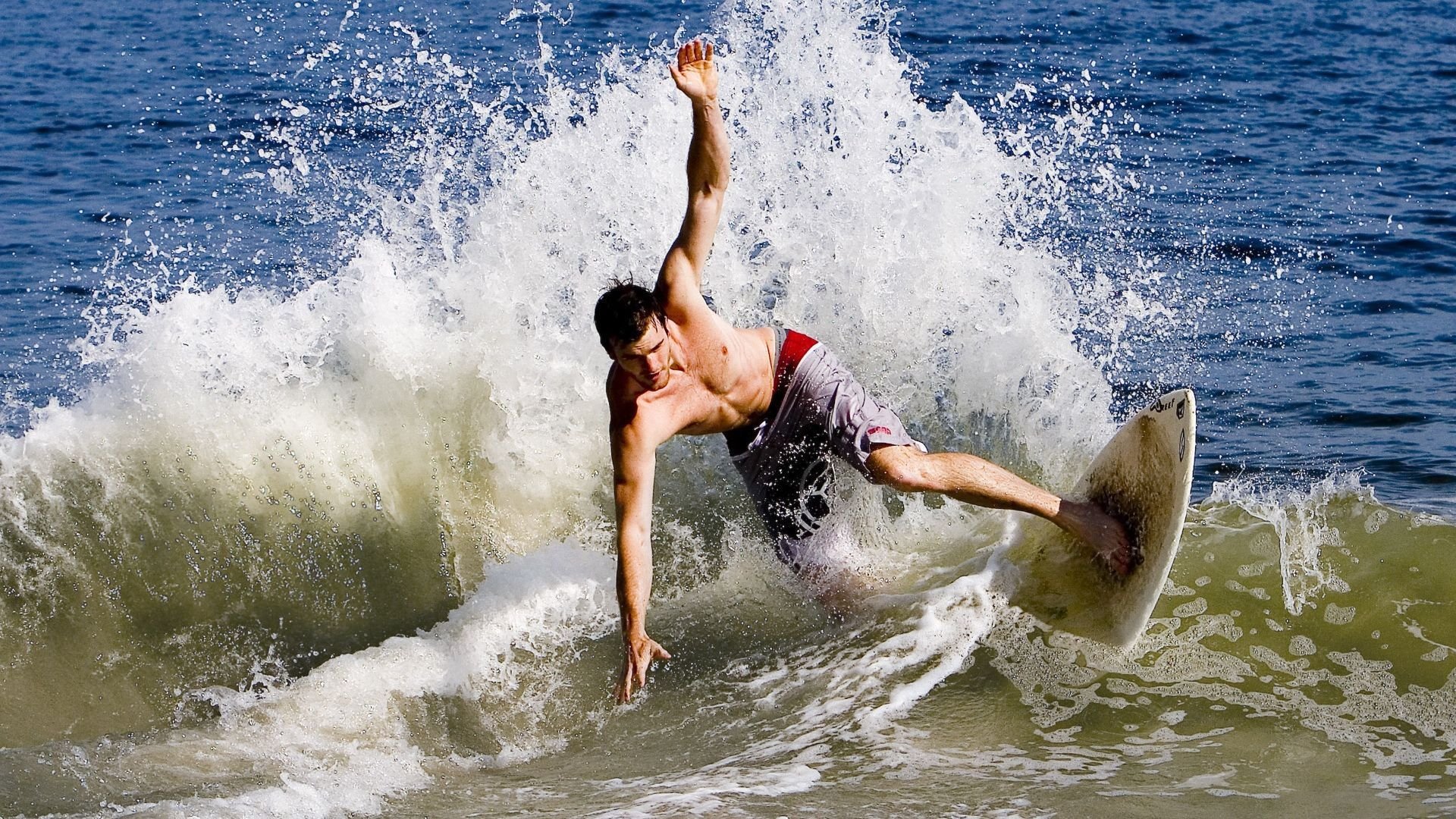 乐鱼体育在线-Zocca 灵动跑位成对手防线噩梦，灵动平台